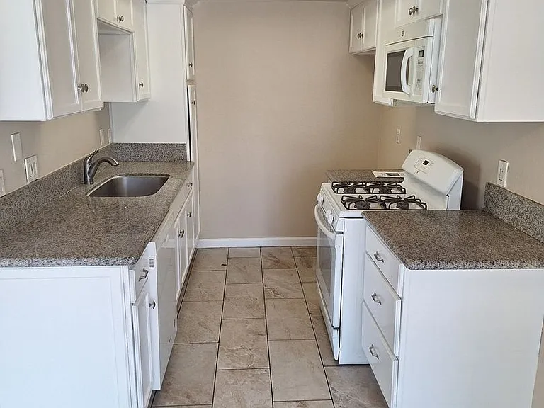 1269 N Edwards St #11 — Photo 6