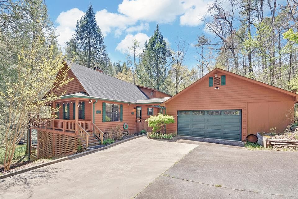 1st image of 380 Bear Foot Dr