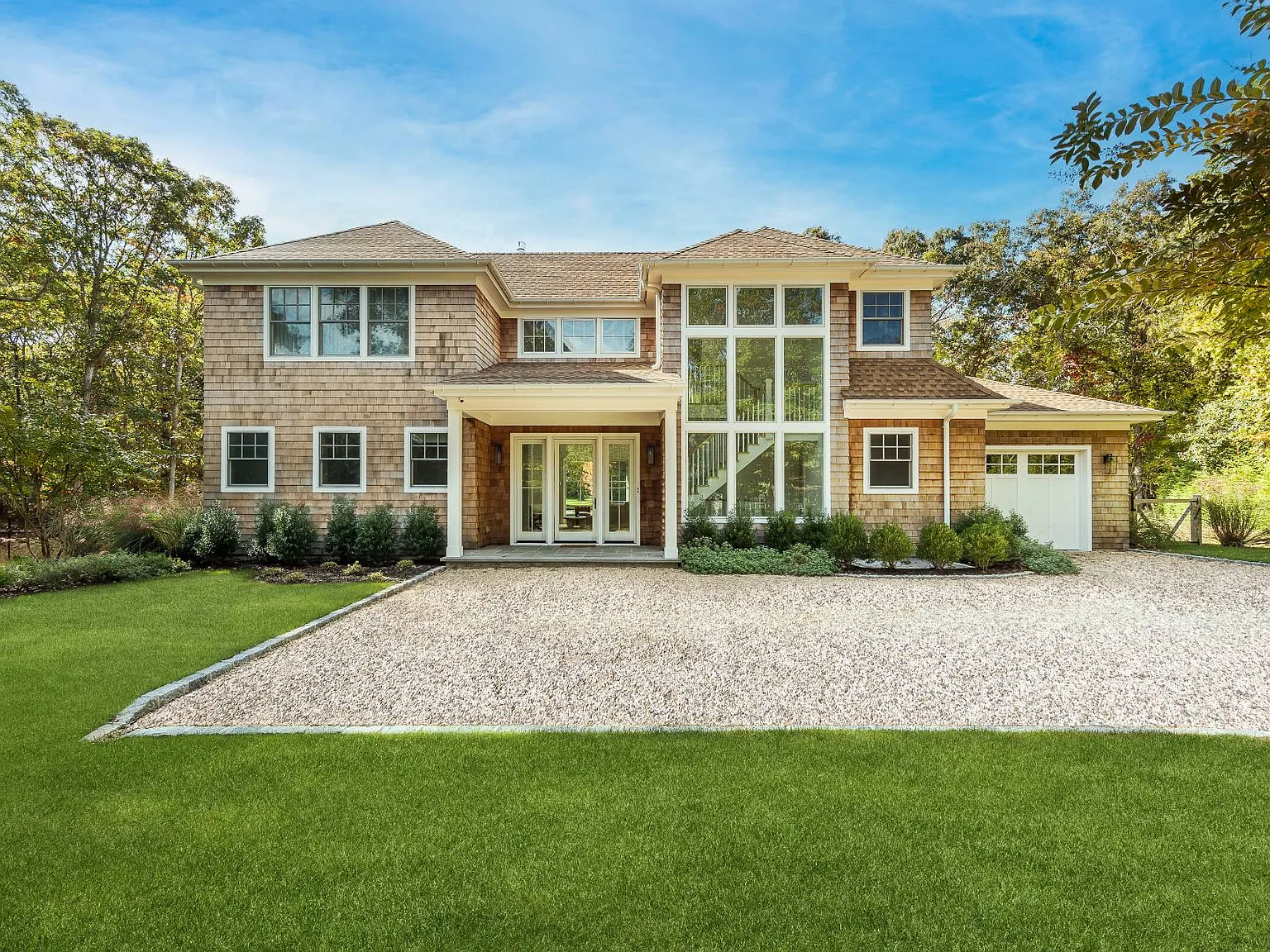 Luxury East Hampton Retreat Overlooking Scenic Equestrian Fields — Photo 2