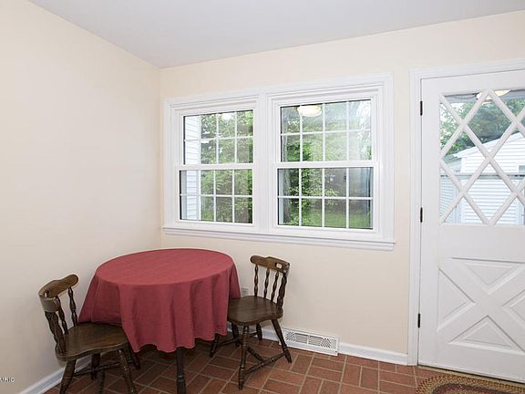 4th image of 2530 Lomond Dr