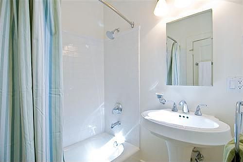 3rd image of 22 Hancock St