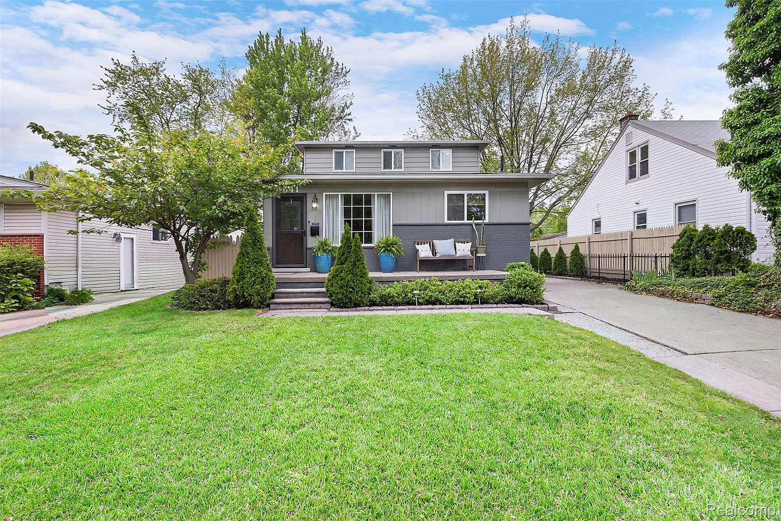 1641 Wordsworth St photo 1