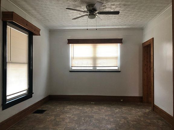 4th image of 92 N Ogden Ave
