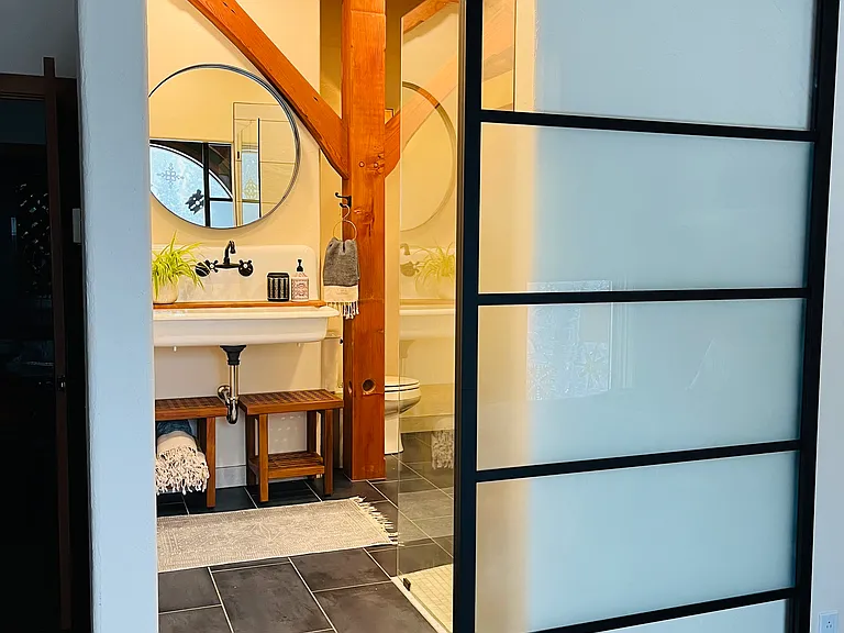 Second floor en suite bathroom