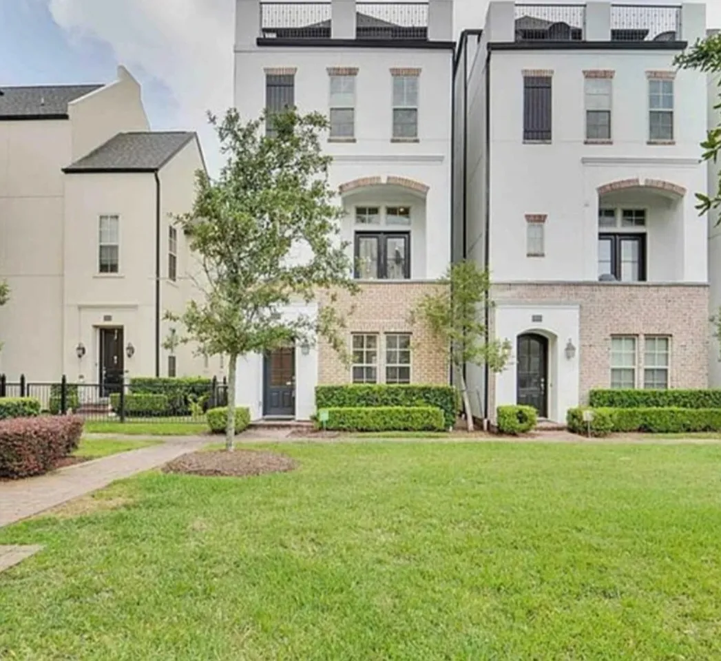 3 bed, 3.5 bath, 2504 sqft, $900 — Photo 1