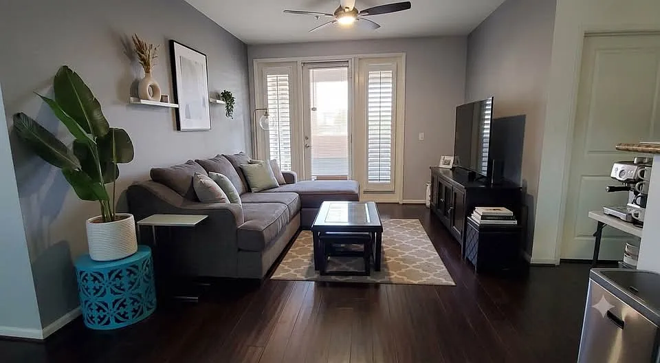 2 bed, 1100 sqft, $1,550 — Photo 1
