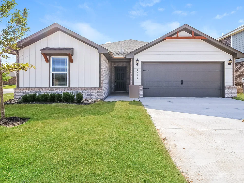 1716 Crimson Lake Blvd