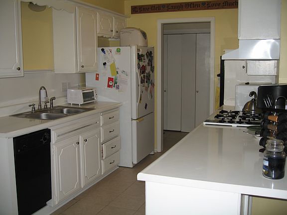 2nd image of 4816 Woodview Dr
