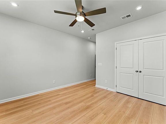 5th image of 905 Hillwood Cir