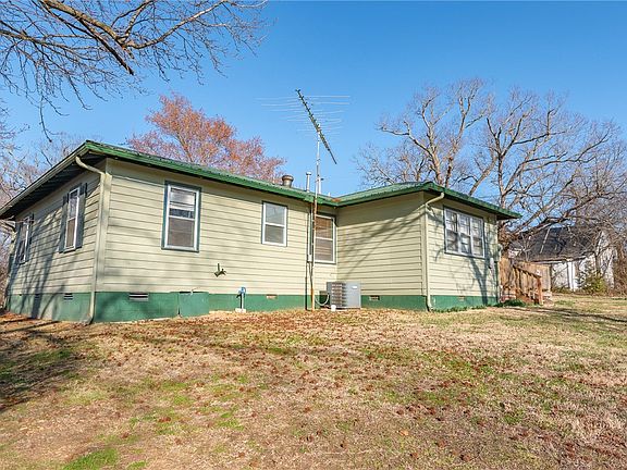 3rd image of 203 1st St W