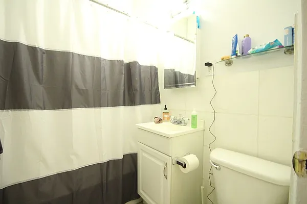 Rented by Dynamik Realty | media 10