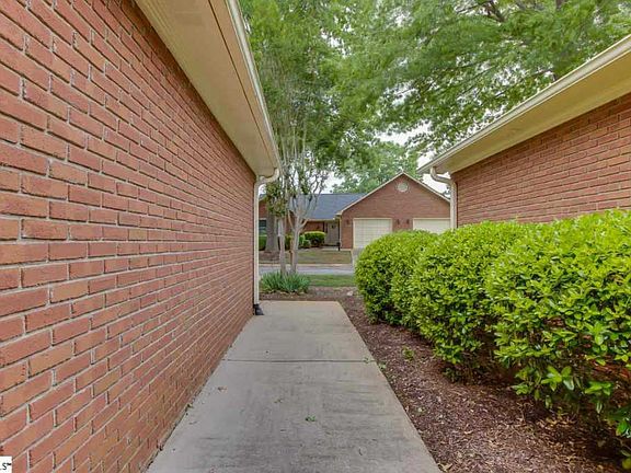 4th image of 126 Fairoaks Dr