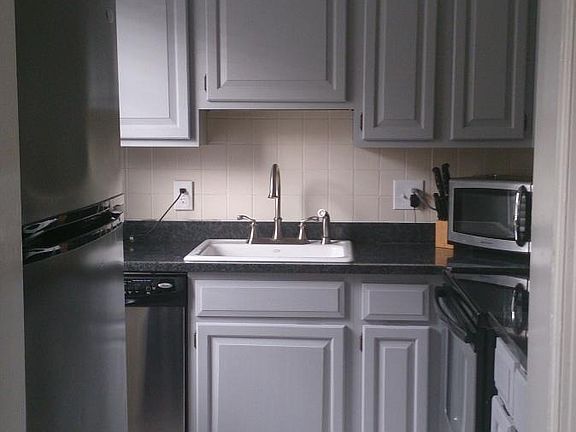 5th image of 2409 Arlington Blvd APT 102