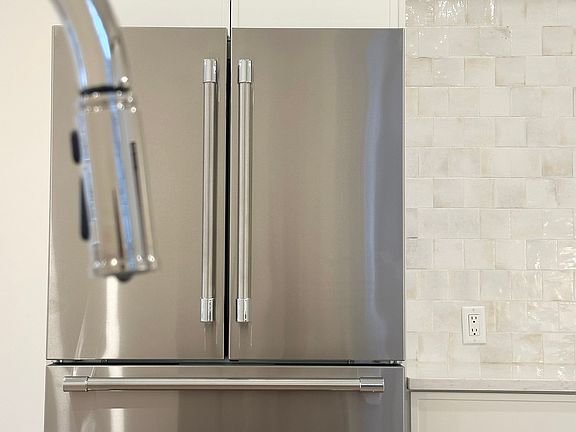 5th image of 300 Kings Hwy E #B