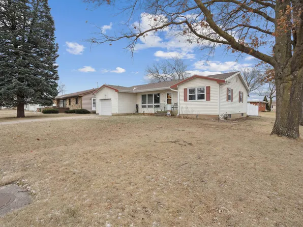 601 9th Ave SE, Dyersville, IA 52040