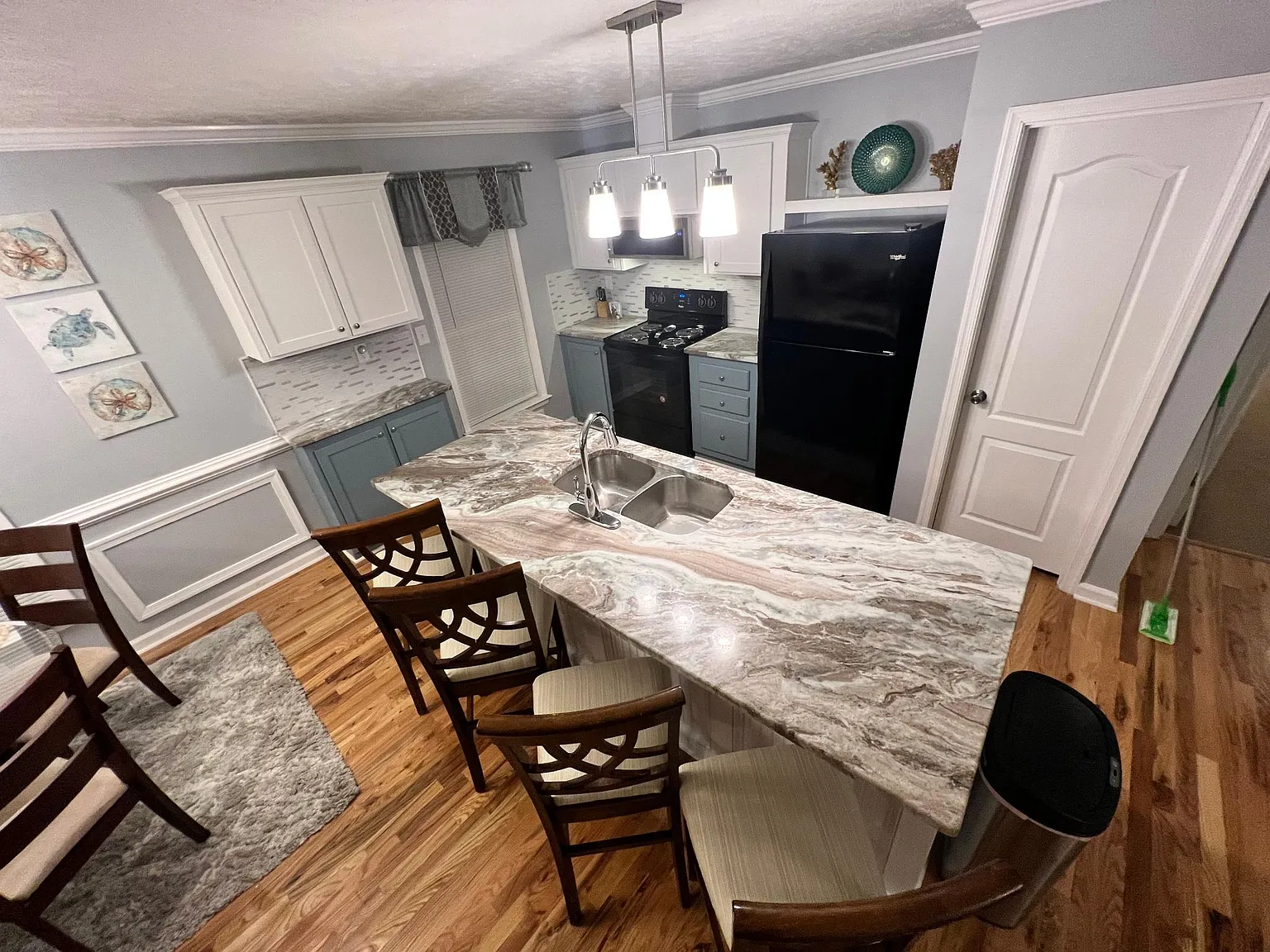 3 bed, 1594 sqft, $2,250 — Photo 3