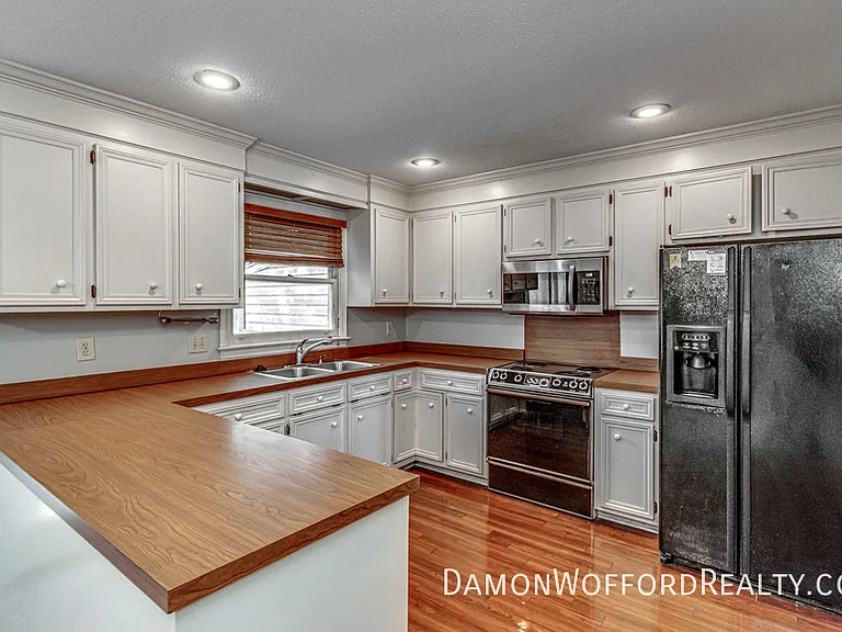 1435 Roxbury Ct — Photo 24