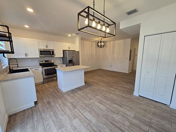 4th image of 2705 SE 15th St #2705