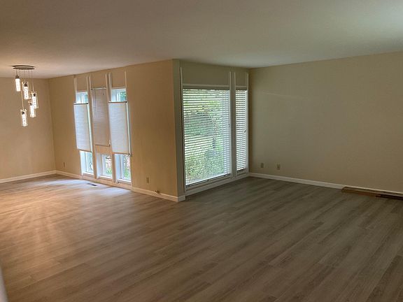 Living room/dining room combo