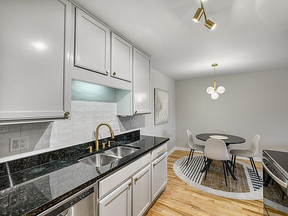 4th image of 2700 W 44th St APT 402