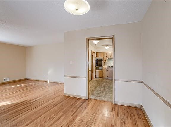 2nd image of 4502 Sycamore Dr