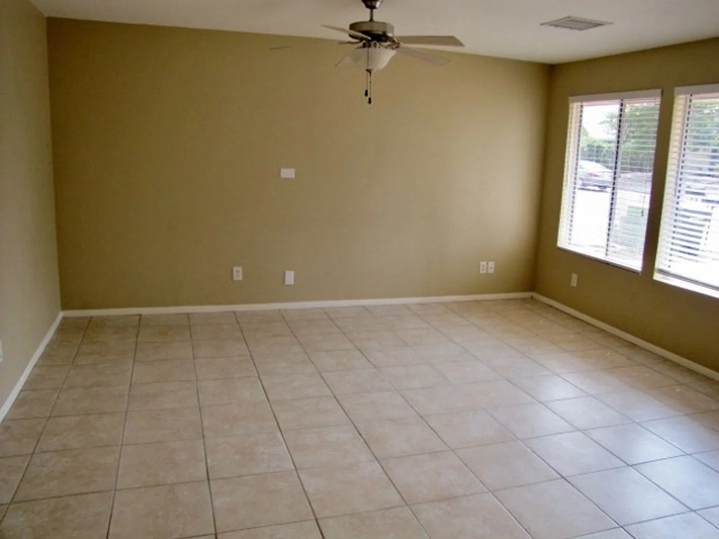4BR/2BA/1CG, 1374 sq.ft., w/central A/C in Sierra Vista, AZ — Photo 4