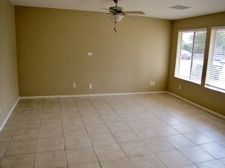 823 Plaza Encanto — Photo 4