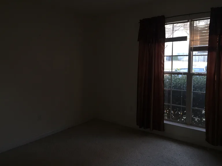 818 Bentley Dr — Photo 9