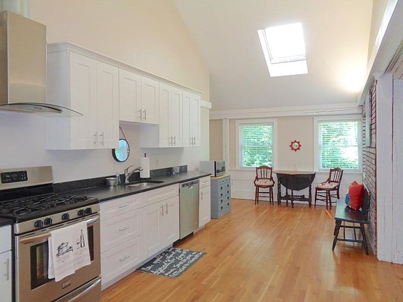 4th image of 15 Mill Ln