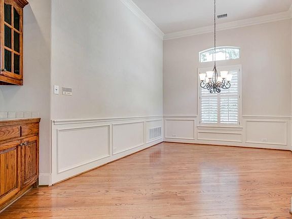 3rd image of 1315 Winding Brook Dr