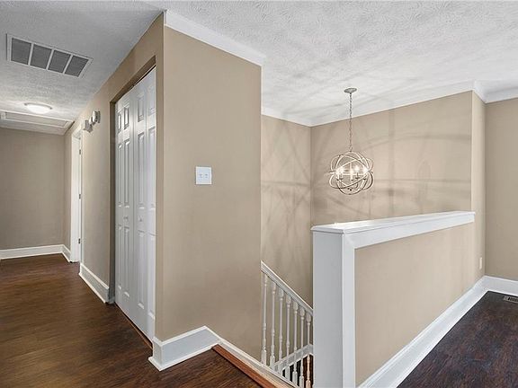 4th image of 3226 Sunderland Dr