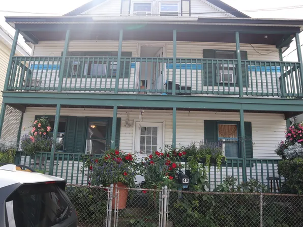 48 Blossom St, Lowell, MA 01852