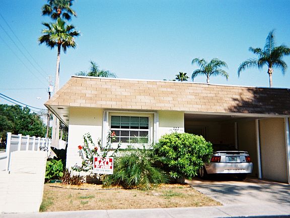 4th image of 337 Sky Loch Dr W