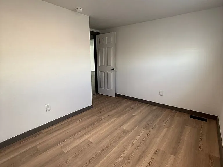2551 S Main St — Photo 10