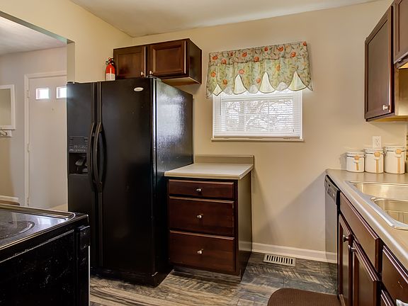 5th image of 3379 Amberway Ct
