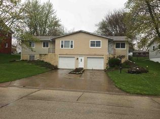 20 Park View Dr, Park View, IA 52748