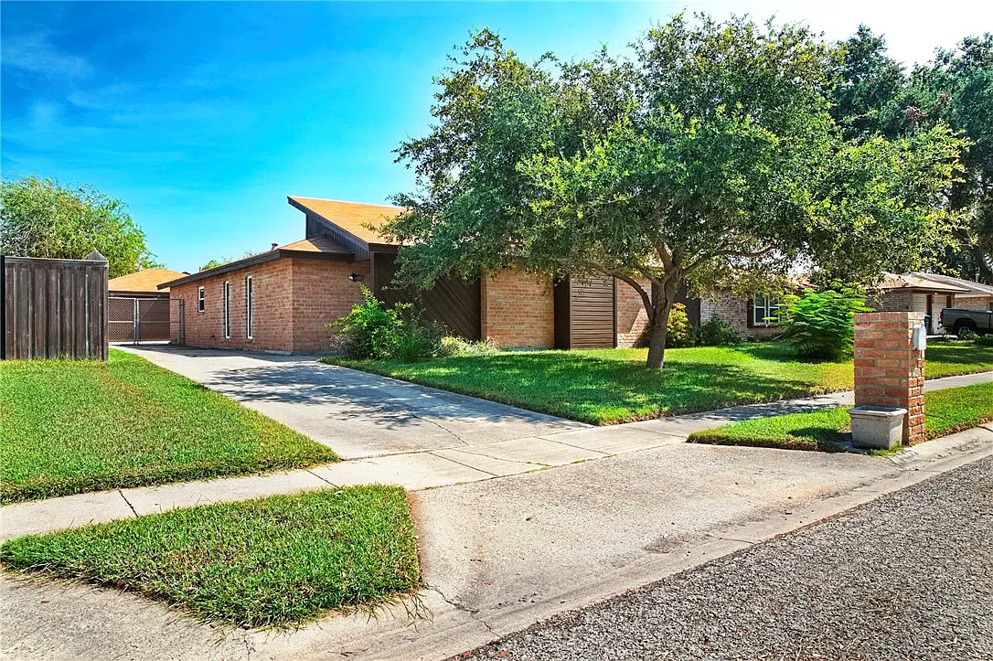 4 bed, 2.0 bath, 2181 sqft, $2,550 — Photo 2