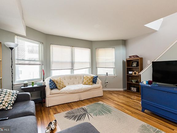 4th image of 941 New Market St #B