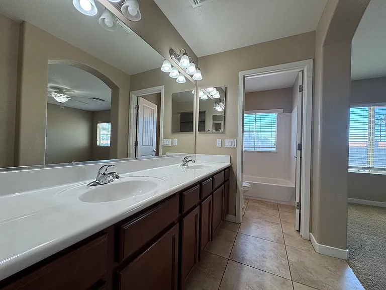 1143 E Cedar St — Photo 9