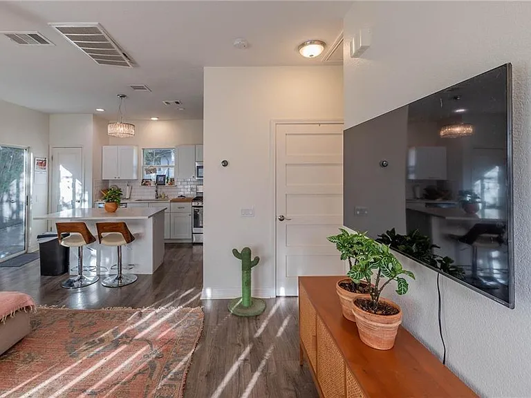1198 E M Franklin Ave — Photo 9