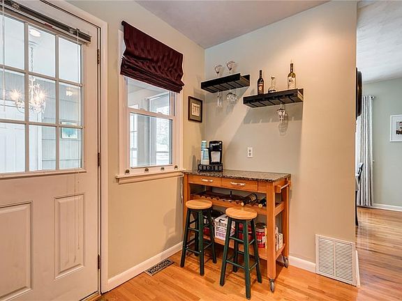 4th image of 127 Fay Ln