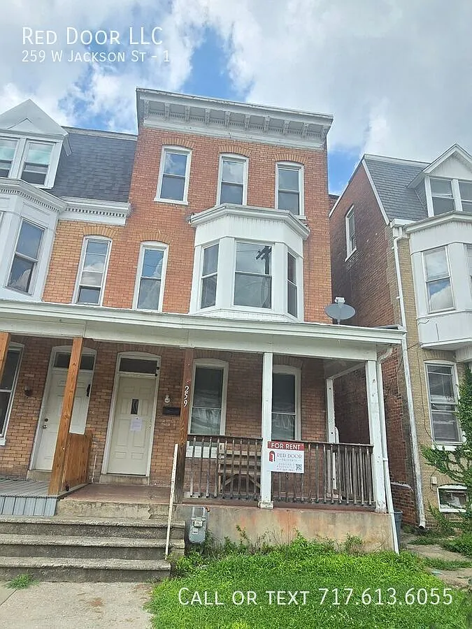 Student Housing -- 6 Bedroom Townhome by York College — Photo 1