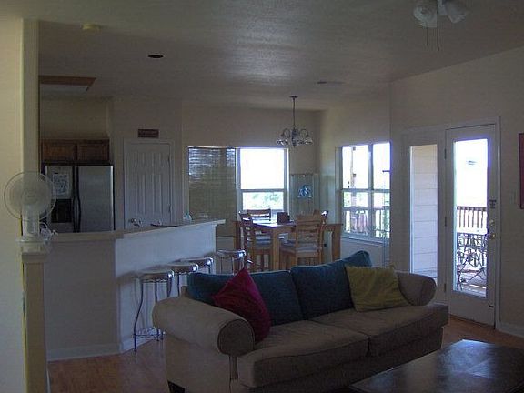 4th image of 1536 Lake Blf
