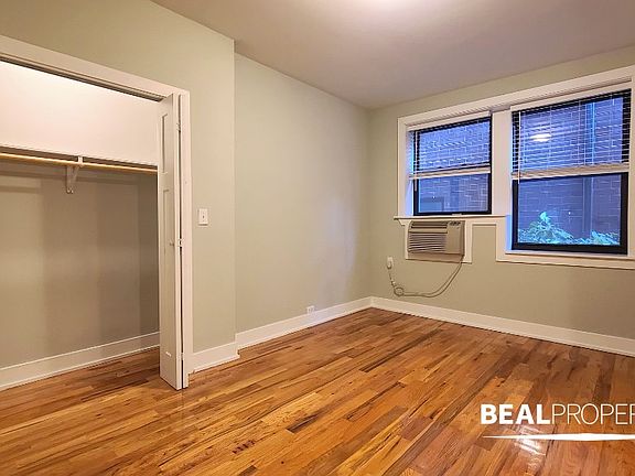 3rd image of 837 W Wolfram St APT 105