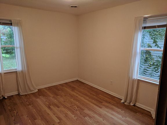 2nd image of 1118 Eastwood Ave