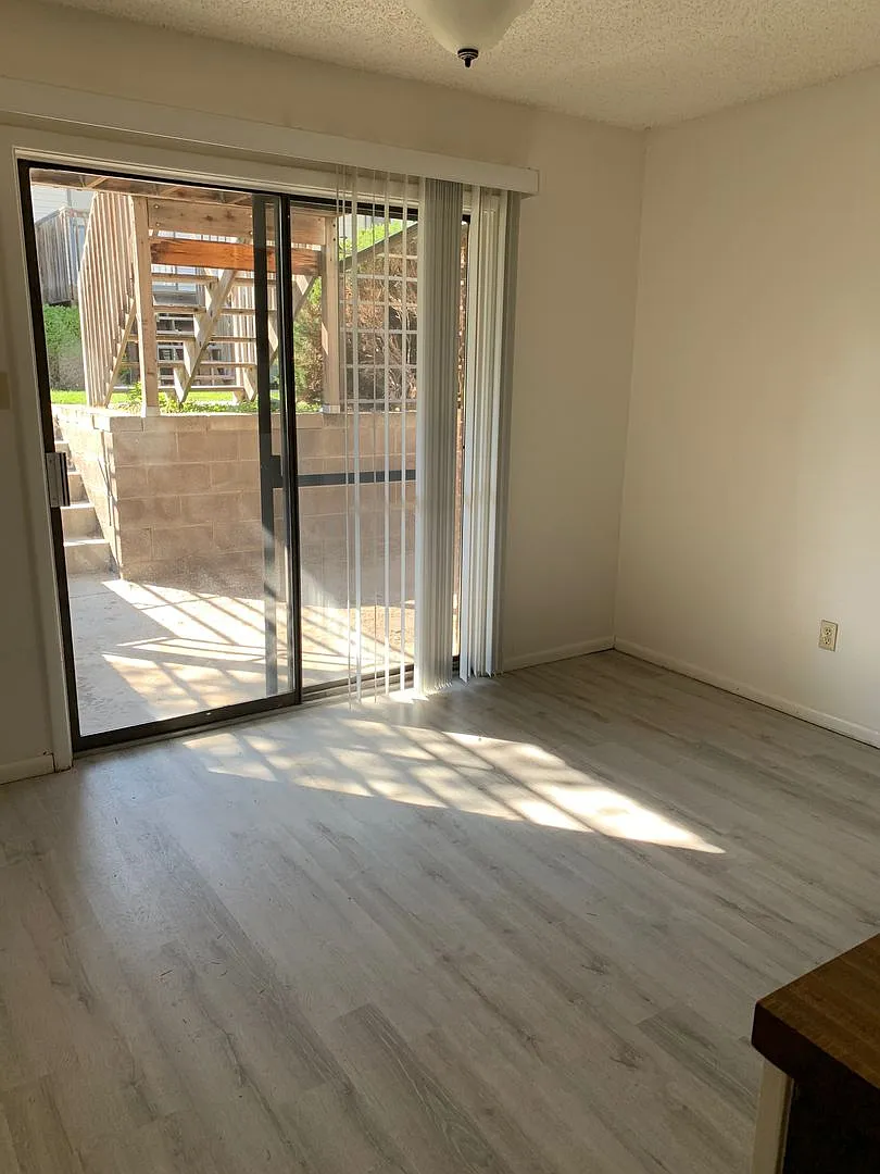 Regency Apartments 4805 — Photo 4