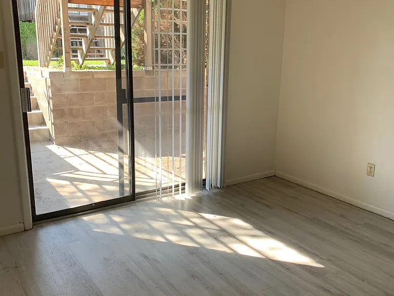 Regency Apartments 4805 — Photo 4