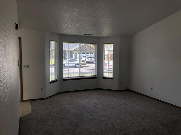 4th image of 15700 NE 92nd St