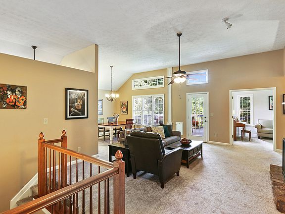 3rd image of 1060 Wellers Ct