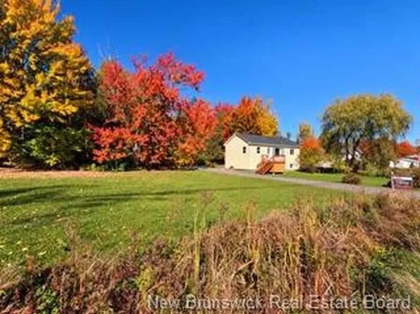 60 Charters Settlement Rd, New Maryland, NB E3C 1Y4